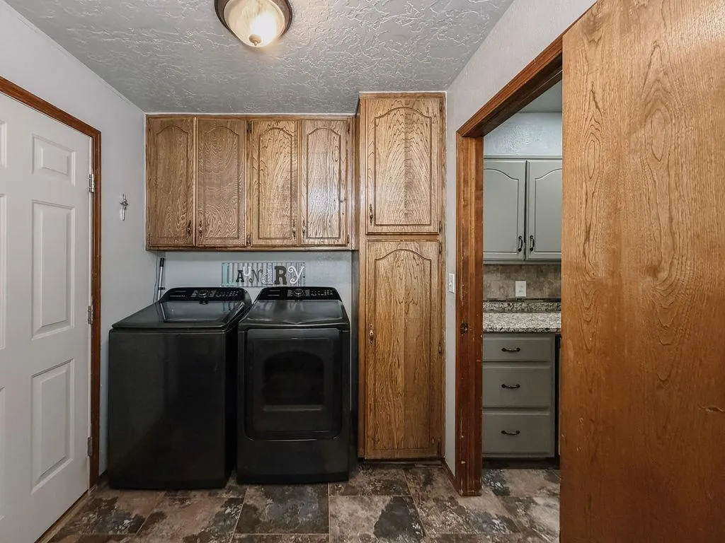 Photo 21 — 1003 N Oak, Hinton, OK 73047