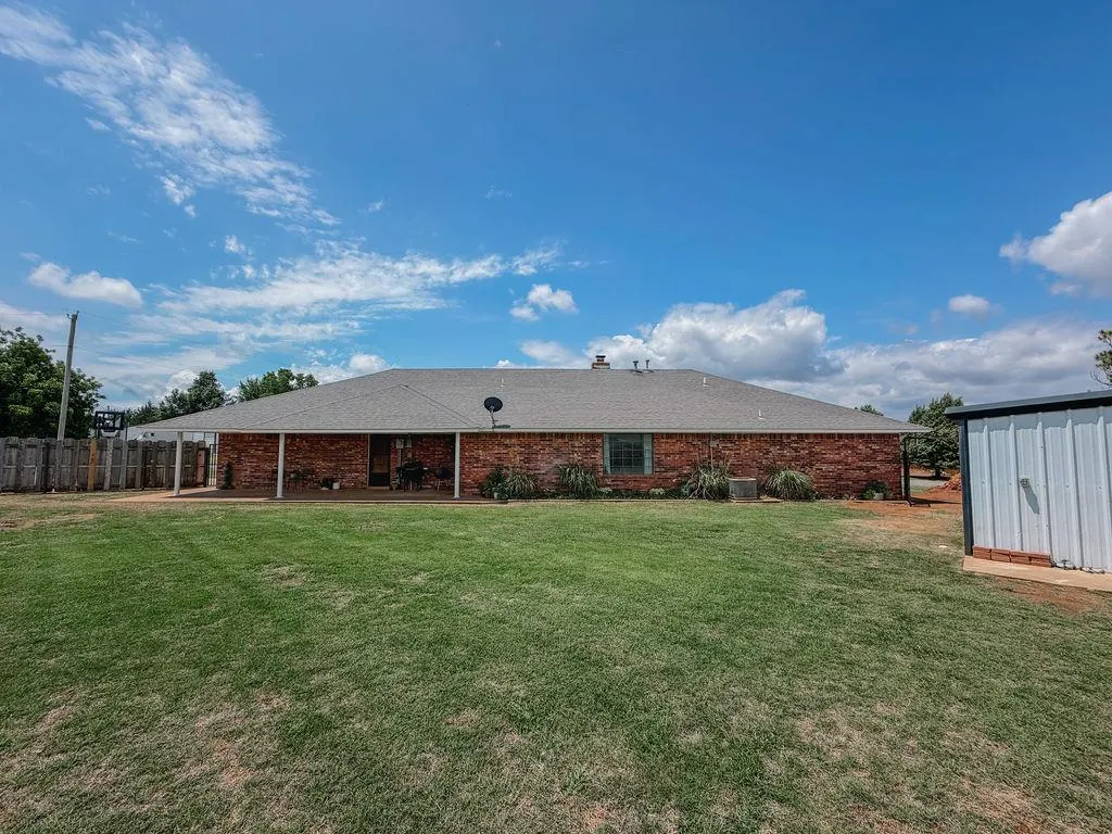 Photo 26 — 1003 N Oak, Hinton, OK 73047
