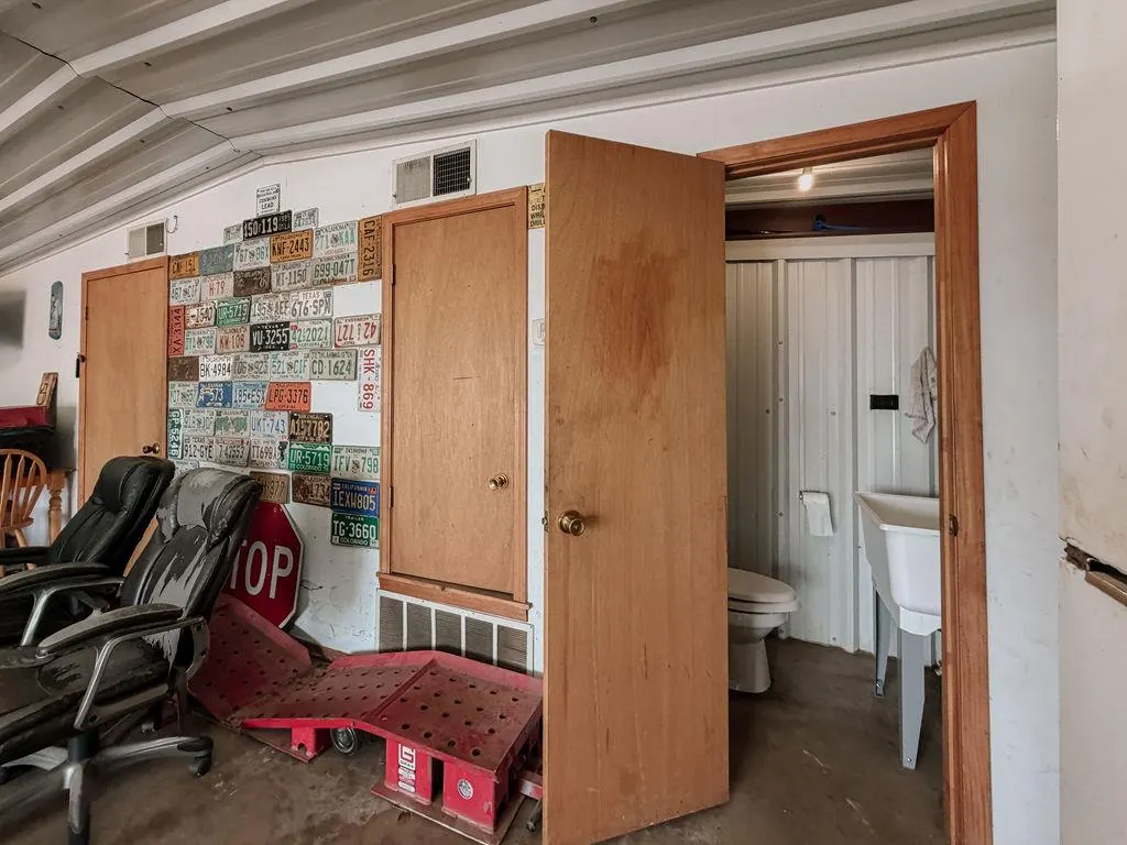 Photo 27 — 1003 N Oak, Hinton, OK 73047