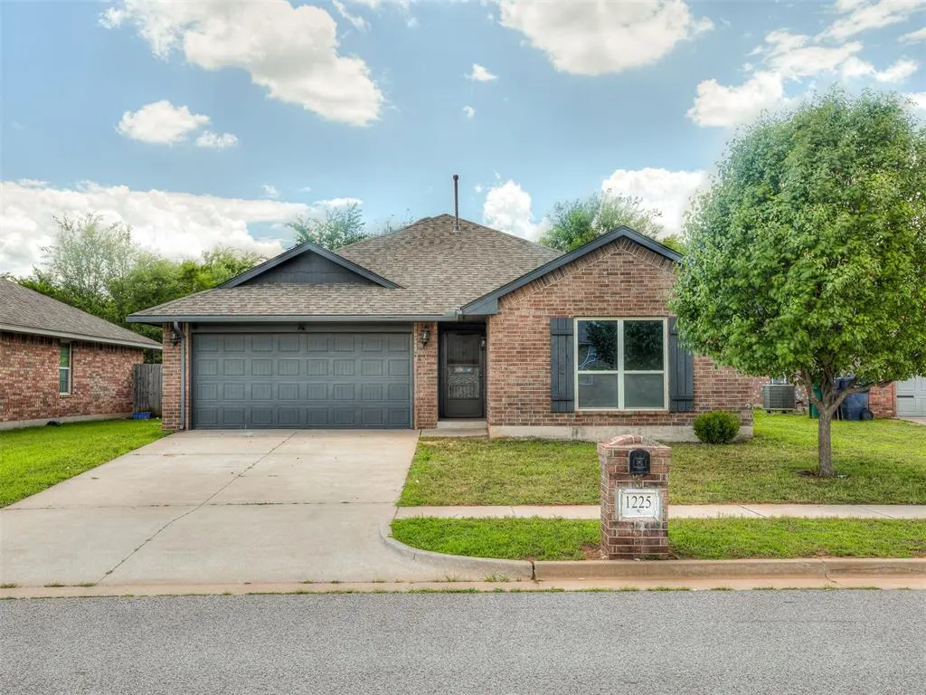Front exterior — 1225 Hickory Creek Drive, Yukon, OK 73099