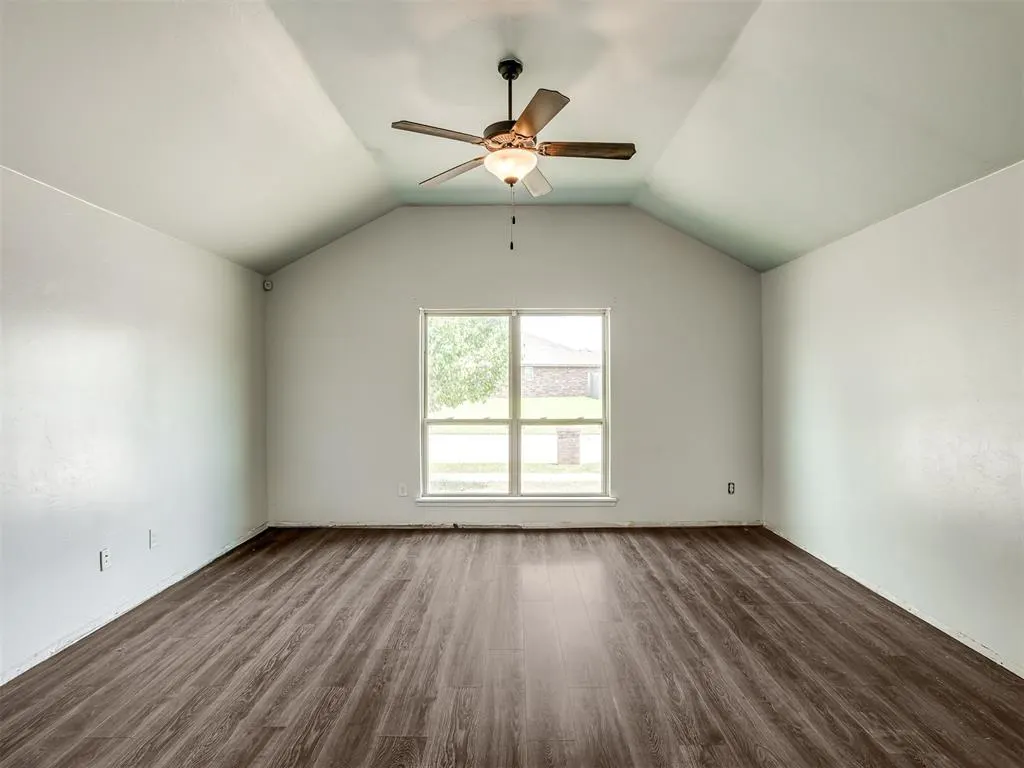Photo 3 — 1225 Hickory Creek Drive, Yukon, OK 73099