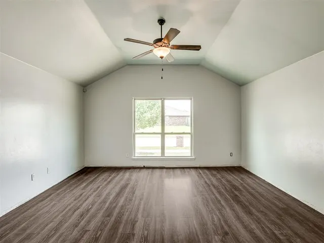 Photo 3 — 1225 Hickory Creek Drive, Yukon, OK 73099