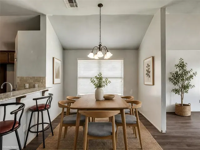 Photo 5 — 1225 Hickory Creek Drive, Yukon, OK 73099