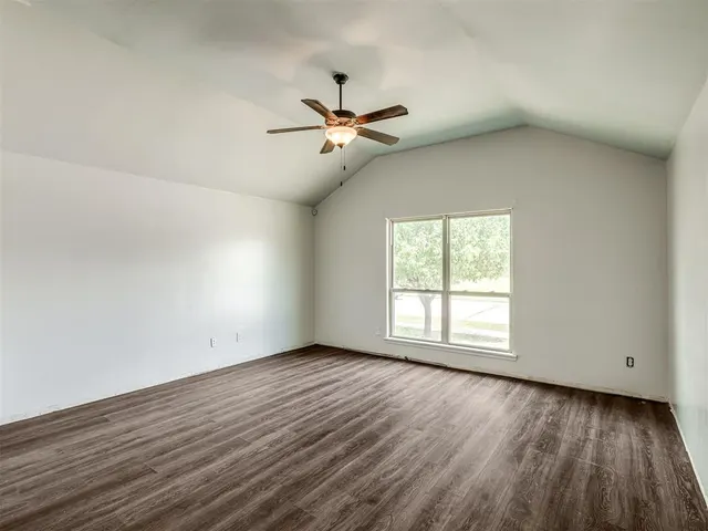 Photo 7 — 1225 Hickory Creek Drive, Yukon, OK 73099