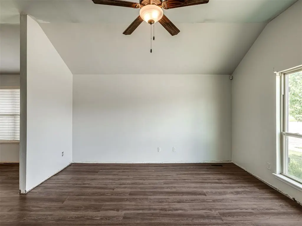 Photo 8 — 1225 Hickory Creek Drive, Yukon, OK 73099