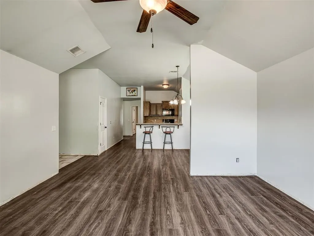 Photo 10 — 1225 Hickory Creek Drive, Yukon, OK 73099