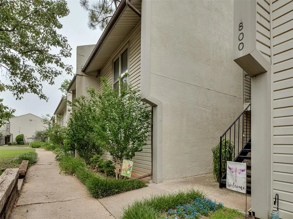 Front exterior — 800 Cardinal Creek Boulevard C, Norman, OK 73072