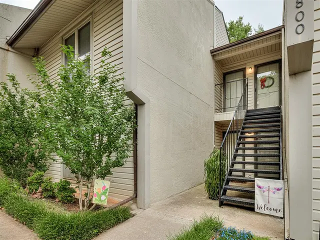 Photo 2 — 800 Cardinal Creek Boulevard C, Norman, OK 73072