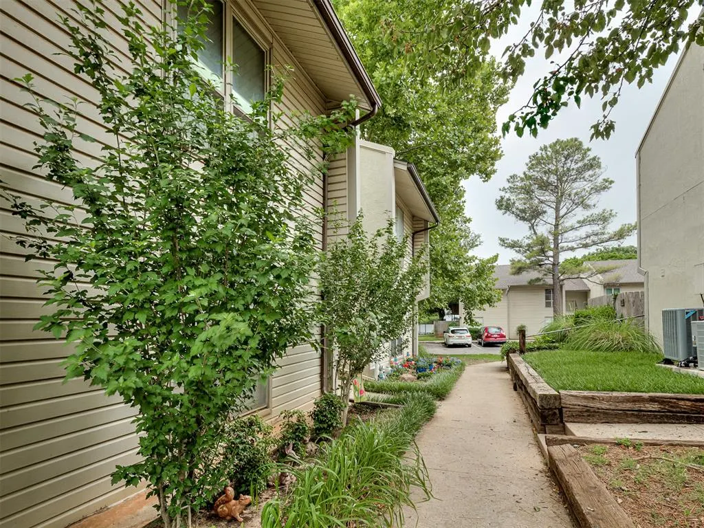 Photo 3 — 800 Cardinal Creek Boulevard C, Norman, OK 73072