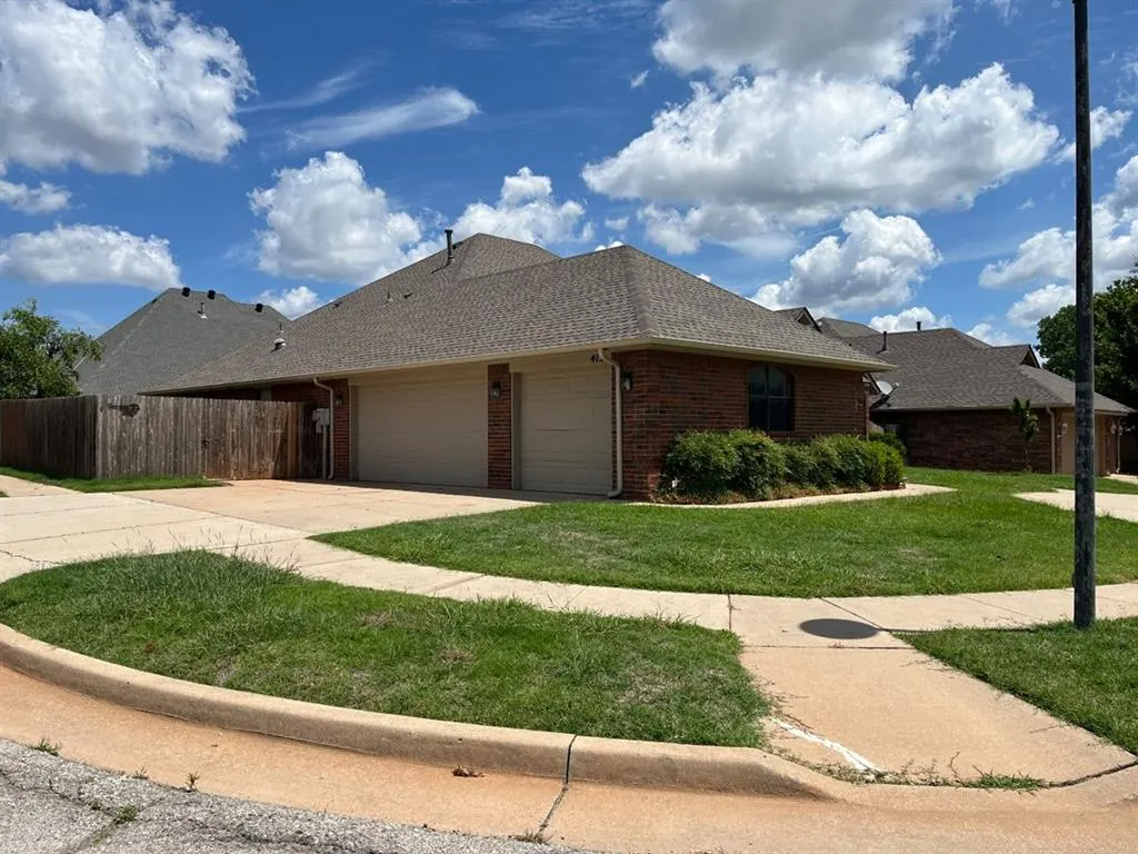 Photo 2 — 413 NW 143rd Street, Edmond, OK 73013