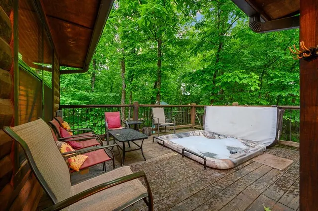 Photo 2 — 528 Timber Creek Trail, Broken Bow, OK 74728