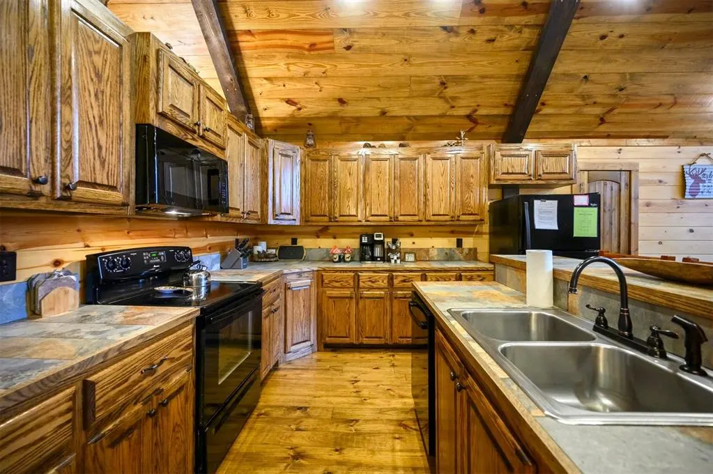 Photo 4 — 528 Timber Creek Trail, Broken Bow, OK 74728