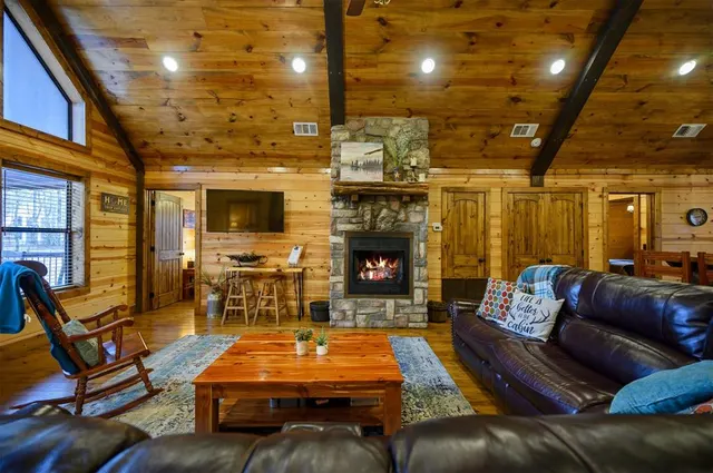 Photo 5 — 528 Timber Creek Trail, Broken Bow, OK 74728