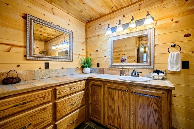 Photo 7 — 528 Timber Creek Trail, Broken Bow, OK 74728