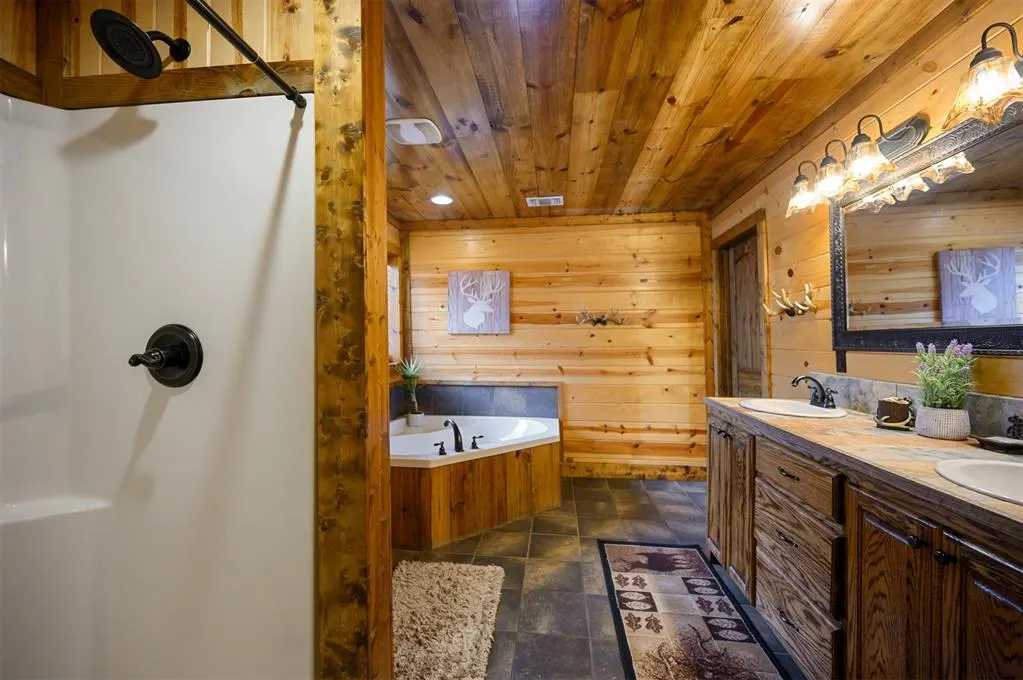 Photo 10 — 528 Timber Creek Trail, Broken Bow, OK 74728