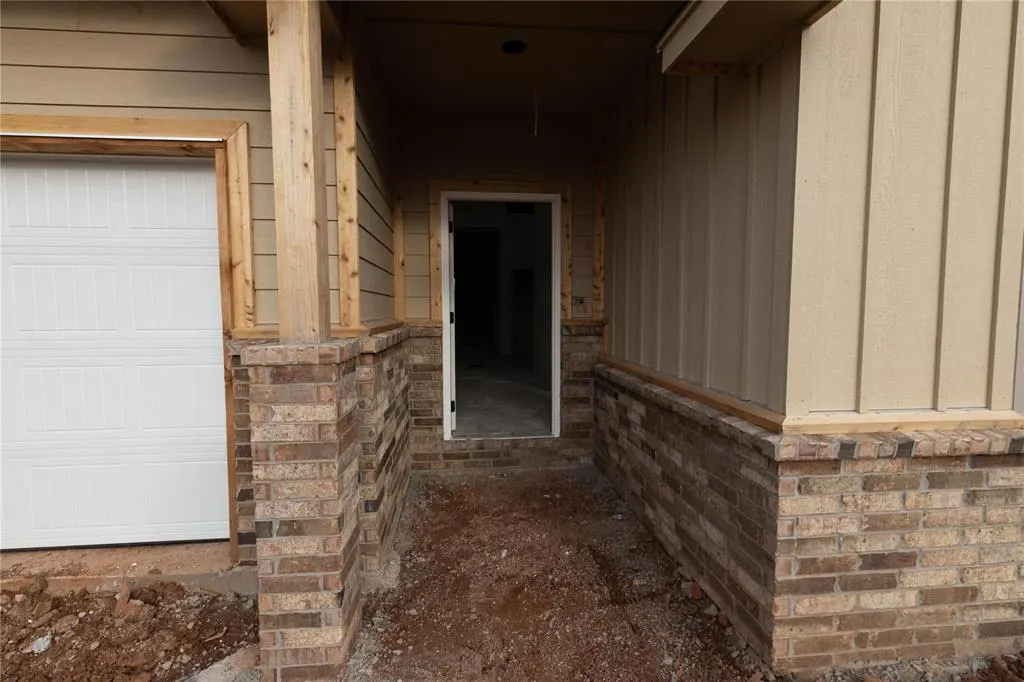 Photo 2 — 16100 Verbena Circle, Edmond, OK 73013