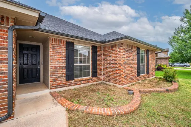 Photo 2 — 447 Oregon Trail, Edmond, OK 73003