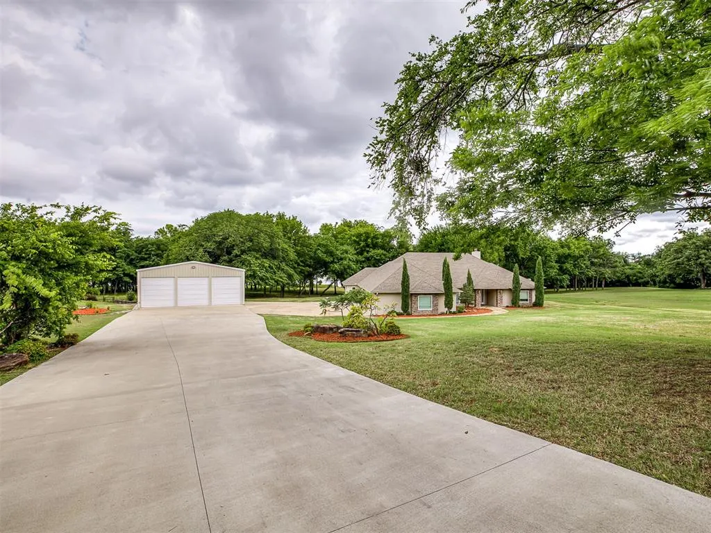 Photo 3 — 47 Falcon Nest Road, Eufaula, OK 74432