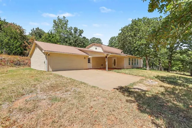 Photo 2 — 21303 E Trailridge Road, Tecumseh, OK 74873