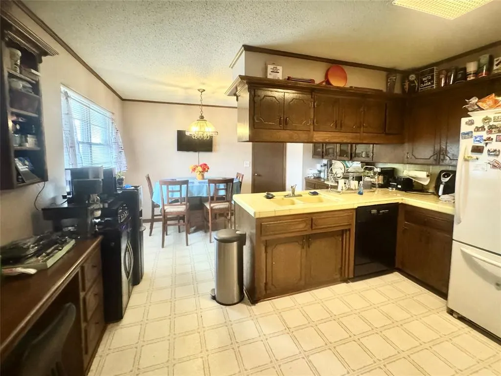 Photo 9 — 6312 N Grand Boulevard, Oklahoma City, OK 73112