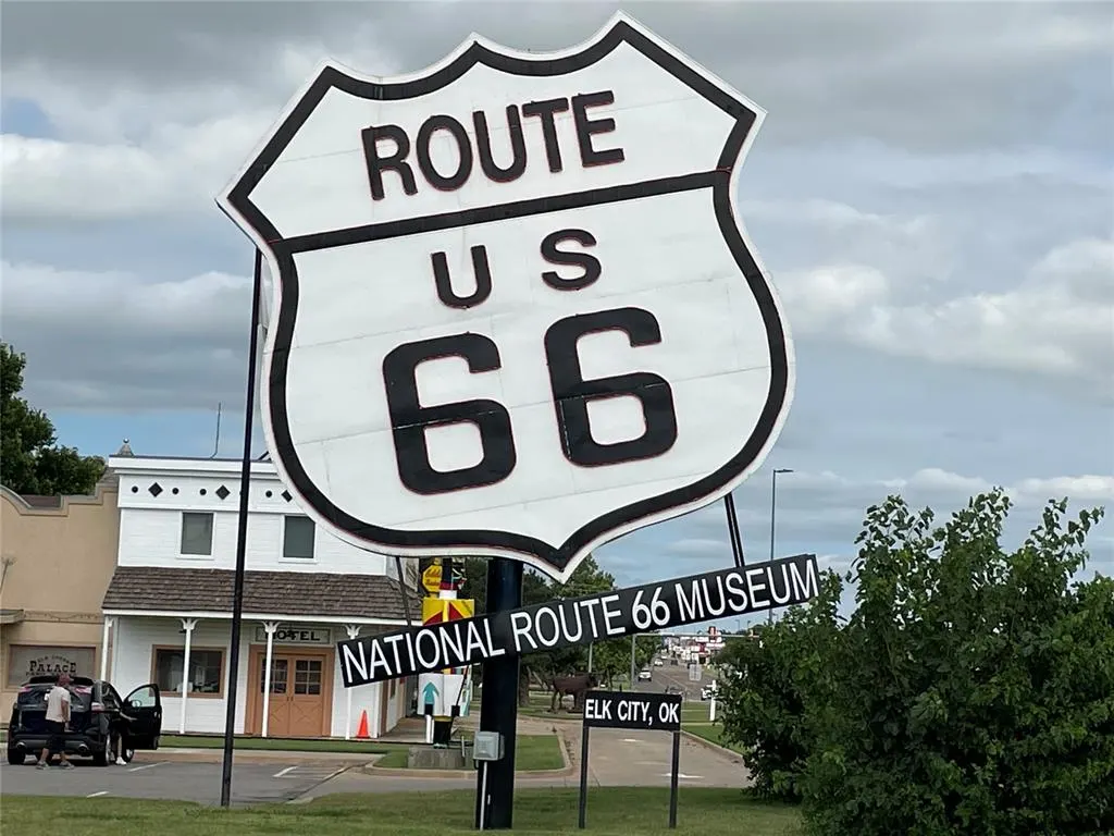 Photo 2 — 1401 W 3rd Street, Elk City, OK 73644