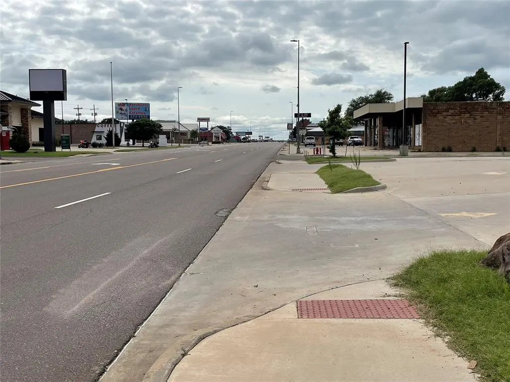 Front exterior — 1401 W 3rd Street, Elk City, OK 73644