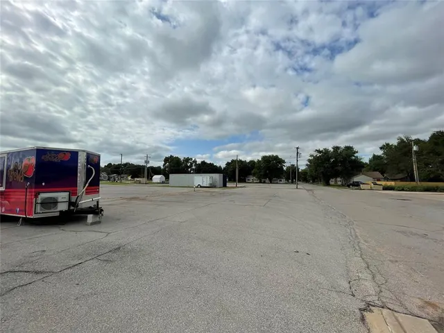 Photo 7 — 1401 W 3rd Street, Elk City, OK 73644