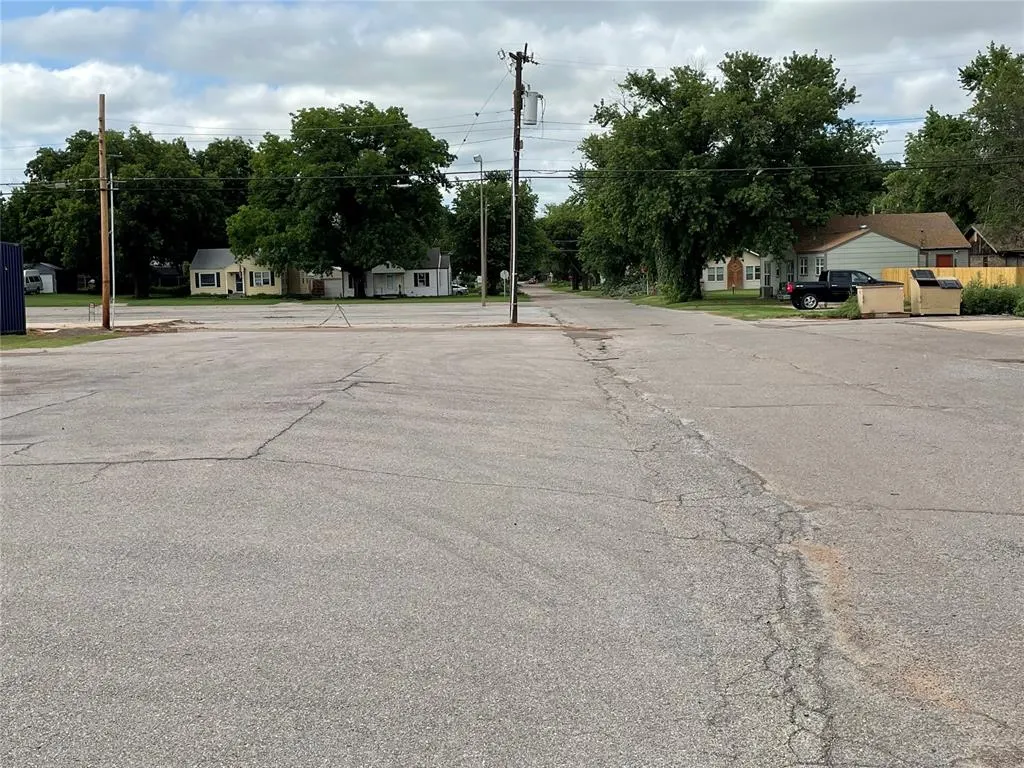 Photo 9 — 1401 W 3rd Street, Elk City, OK 73644