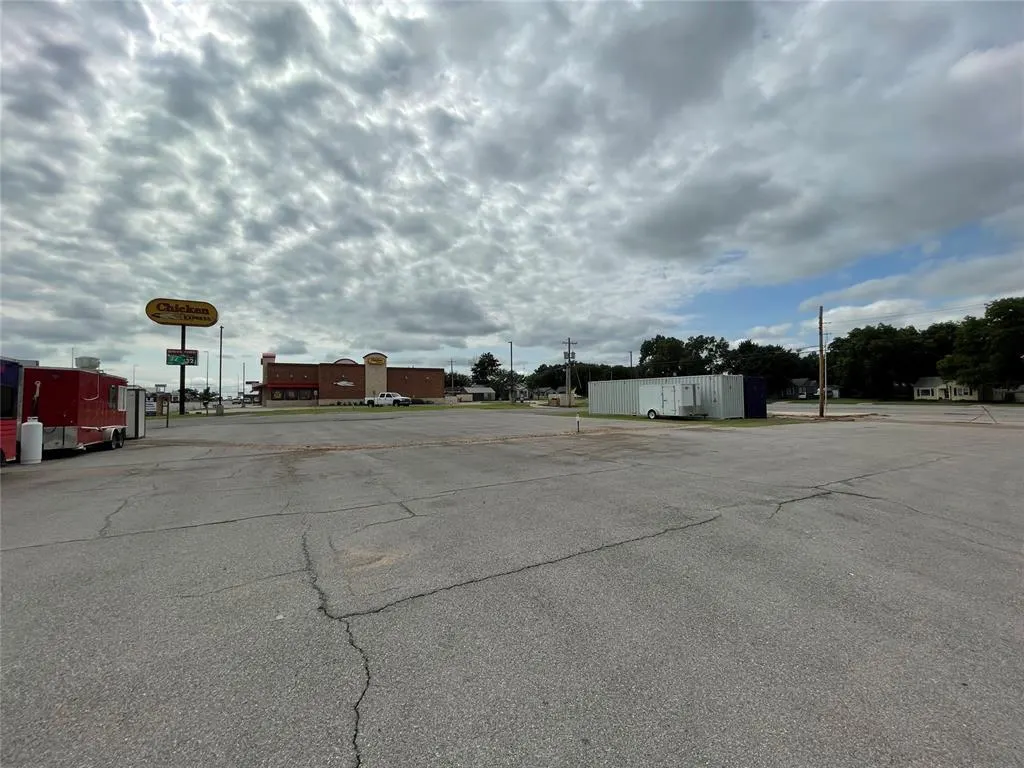 Photo 10 — 1401 W 3rd Street, Elk City, OK 73644
