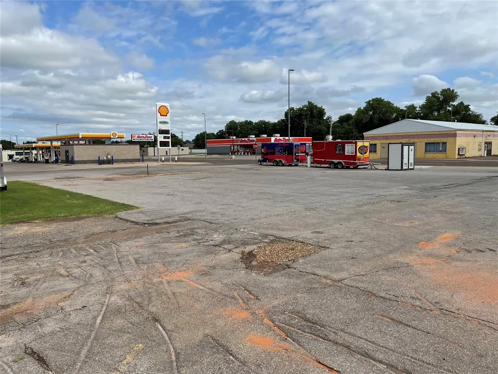 Photo 12 — 1401 W 3rd Street, Elk City, OK 73644