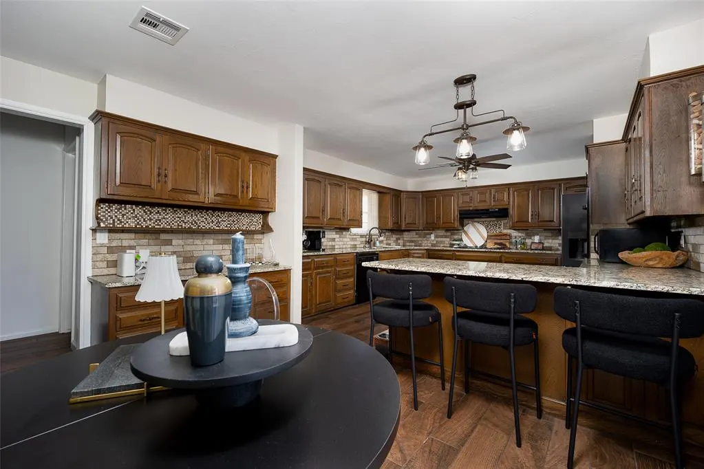 Photo 13 — 13216 Inverness Avenue, Oklahoma City, OK 73120