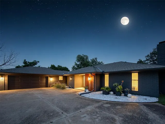 Photo 2 — 13216 Inverness Avenue, Oklahoma City, OK 73120