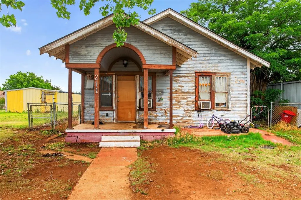 Front exterior — 211 N Market Street, Cordell, OK 73632