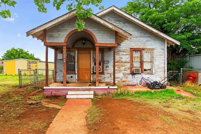 Front exterior — 211 N Market Street, Cordell, OK 73632