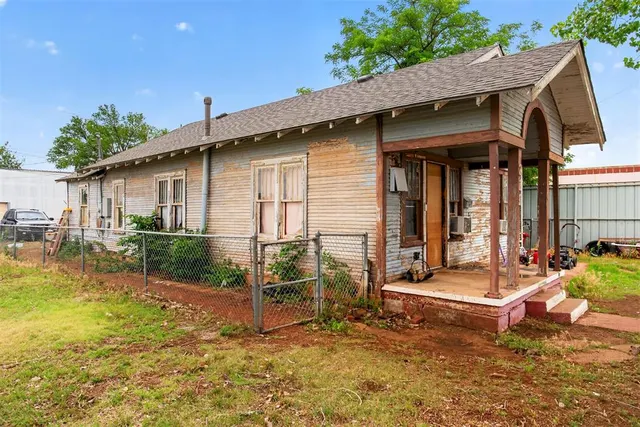 Photo 2 — 211 N Market Street, Cordell, OK 73632