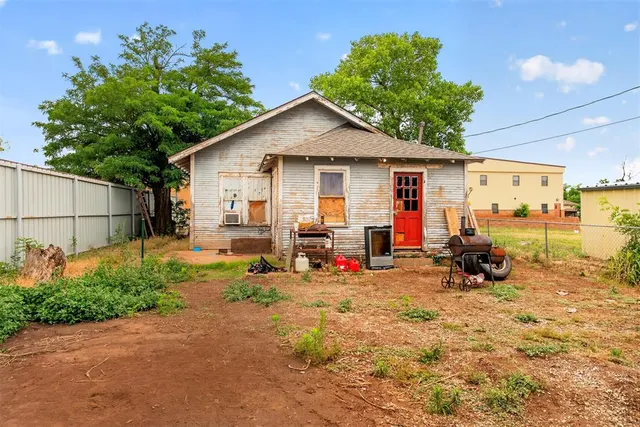Photo 3 — 211 N Market Street, Cordell, OK 73632
