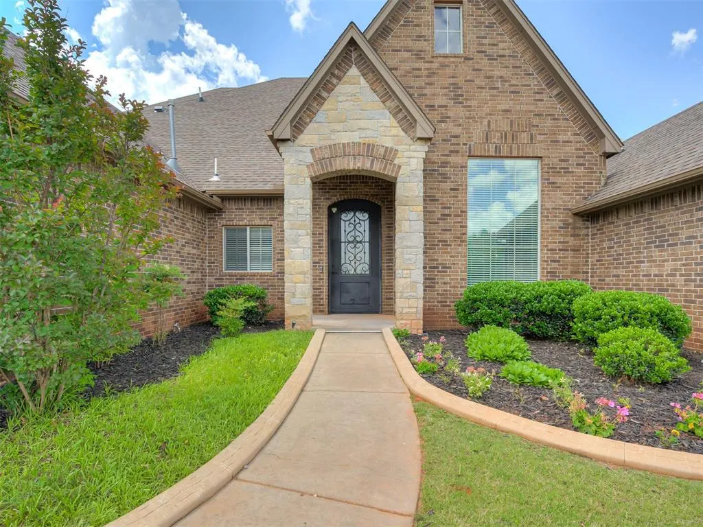 Photo 2 — 600 NW 153rd Street, Edmond, OK 73013