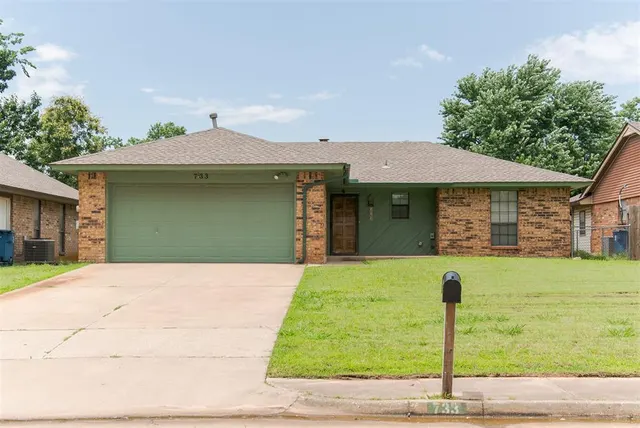 Front exterior — 733 Mallard Avenue, Edmond, OK 73003