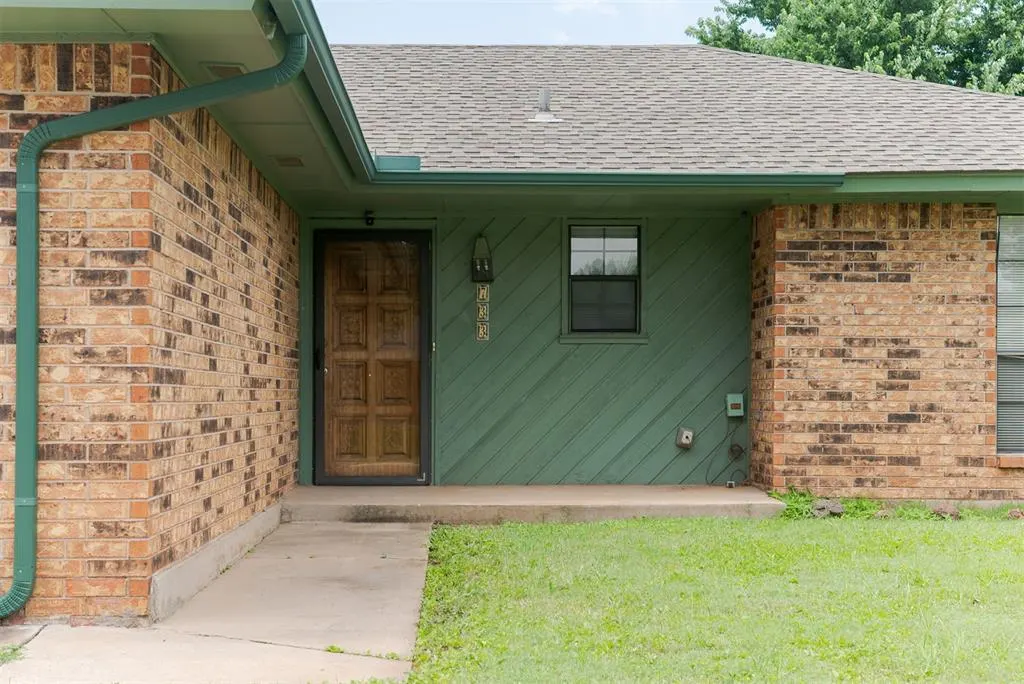 Photo 2 — 733 Mallard Avenue, Edmond, OK 73003