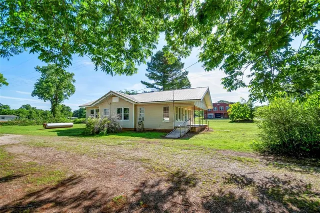 Photo 2 — 322 Hoffman Avenue, Sparks, OK 74869