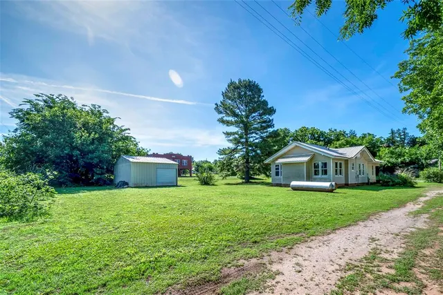 Photo 4 — 322 Hoffman Avenue, Sparks, OK 74869