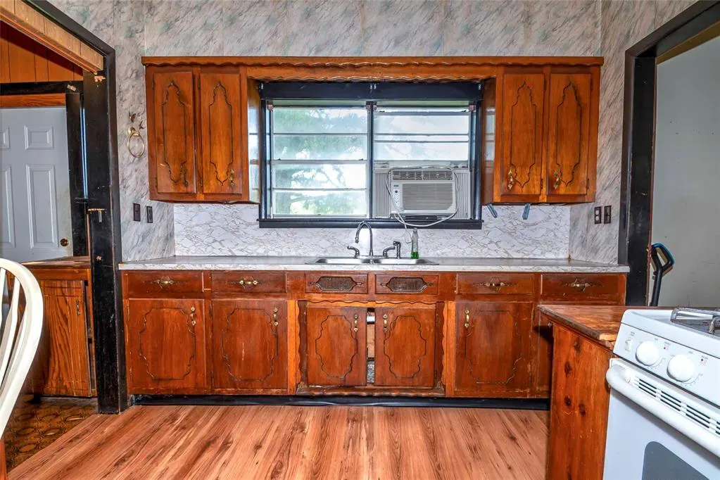 Photo 9 — 322 Hoffman Avenue, Sparks, OK 74869