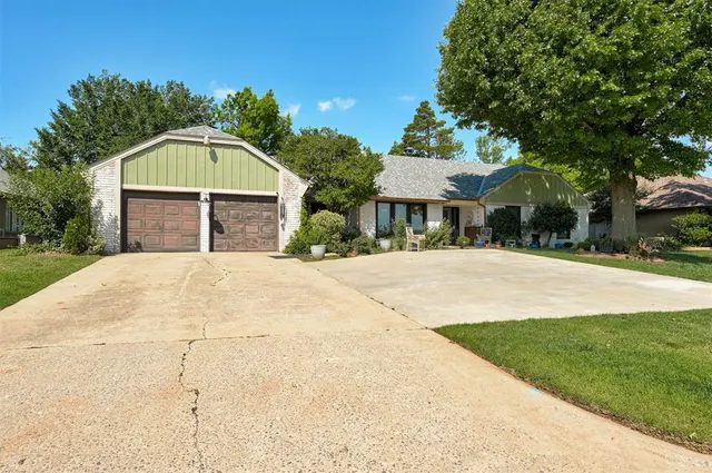 Photo 3 — 12801 Green Valley Drive, Oklahoma City, OK 73120