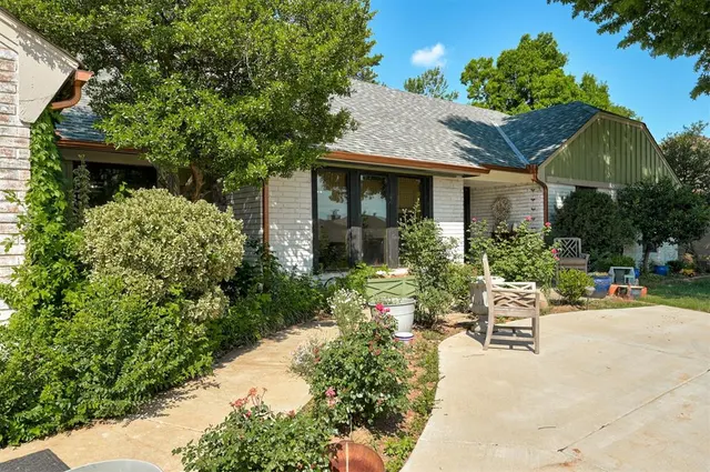 Photo 4 — 12801 Green Valley Drive, Oklahoma City, OK 73120