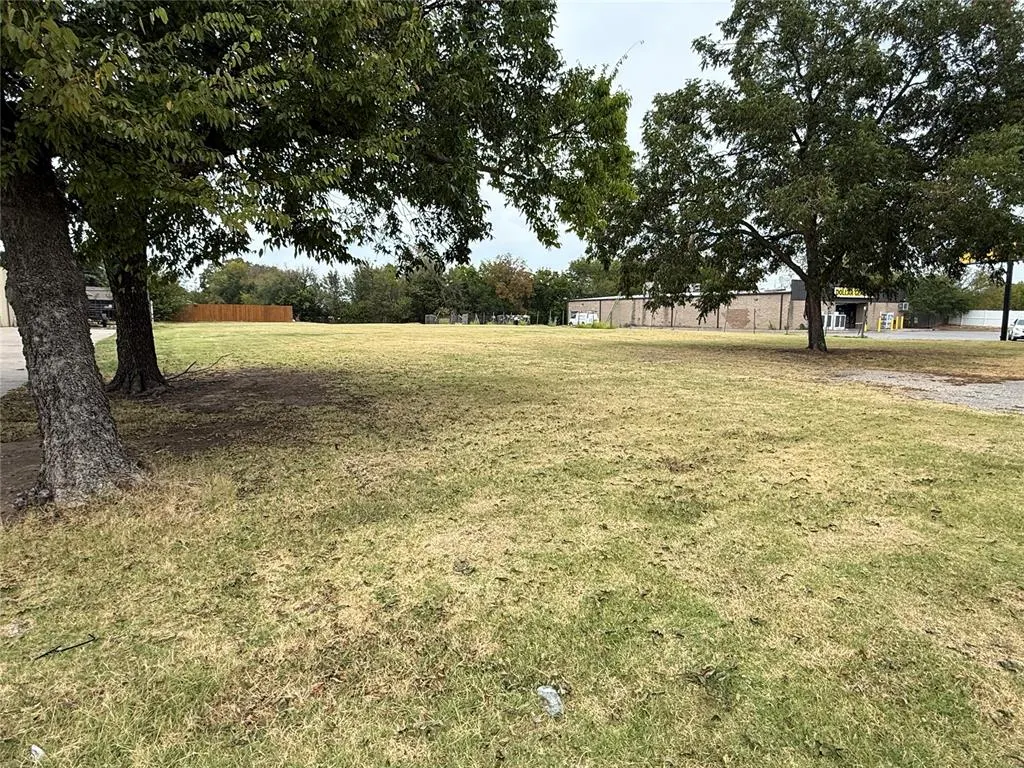 Photo 2 — 2226 E Highland (HWY 3E) Street, Shawnee, OK 74801