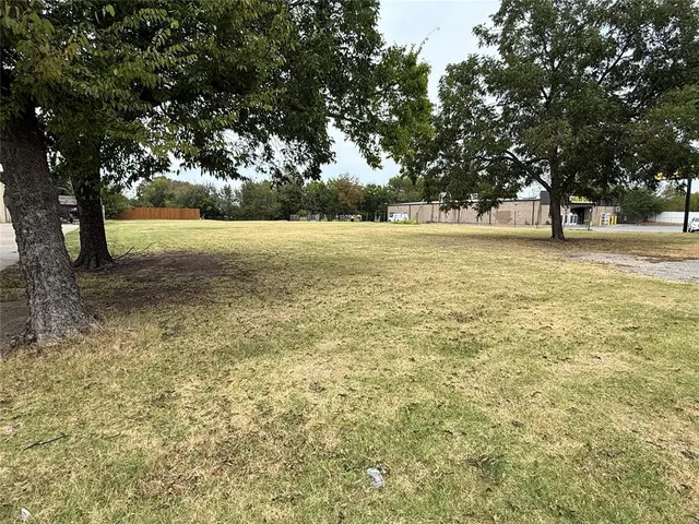 Photo 2 — 2226 E Highland (HWY 3E) Street, Shawnee, OK 74801
