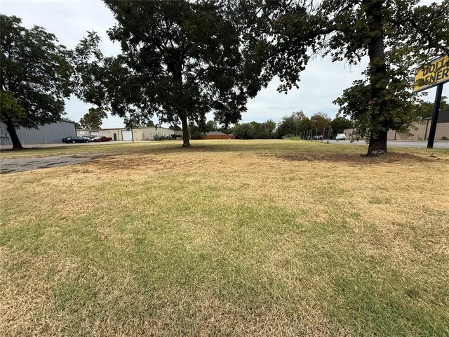 Photo 3 — 2226 E Highland (HWY 3E) Street, Shawnee, OK 74801