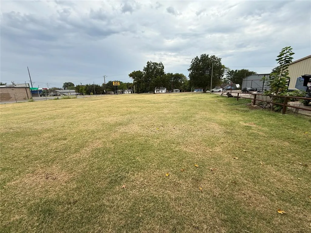 Photo 6 — 2226 E Highland (HWY 3E) Street, Shawnee, OK 74801