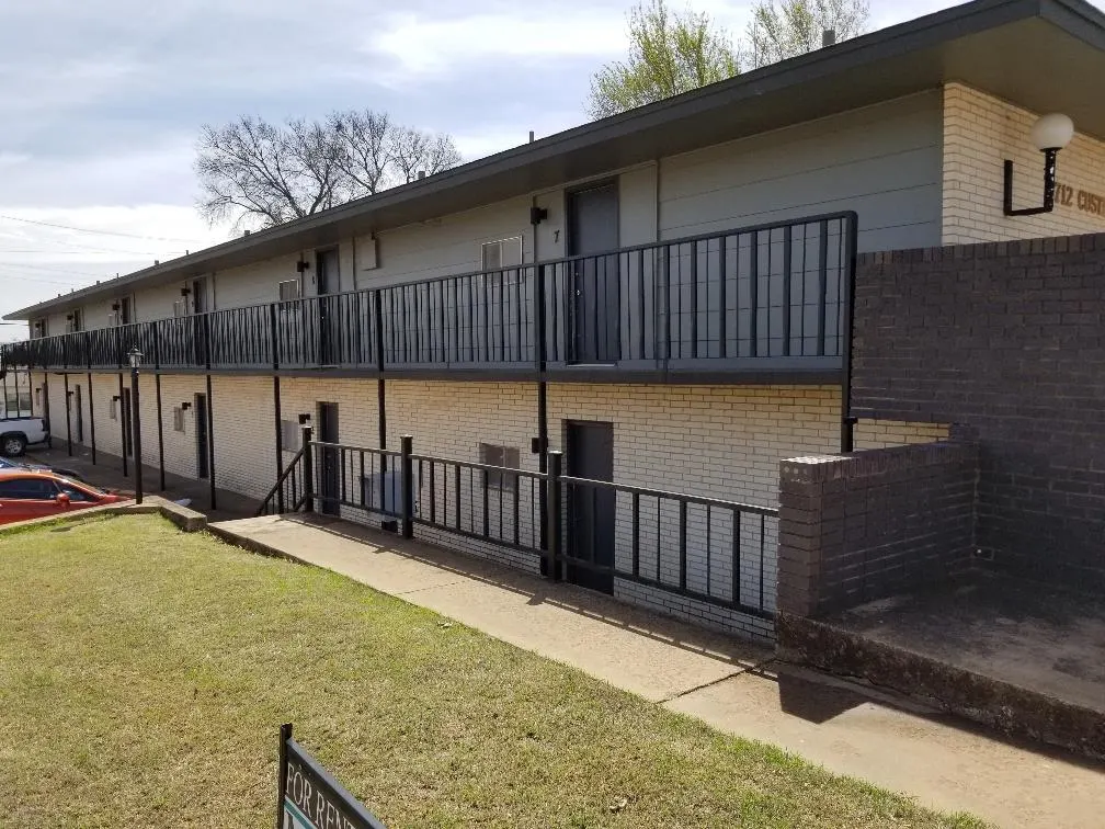Front exterior — 712 N Custer Street, Weatherford, OK 73096