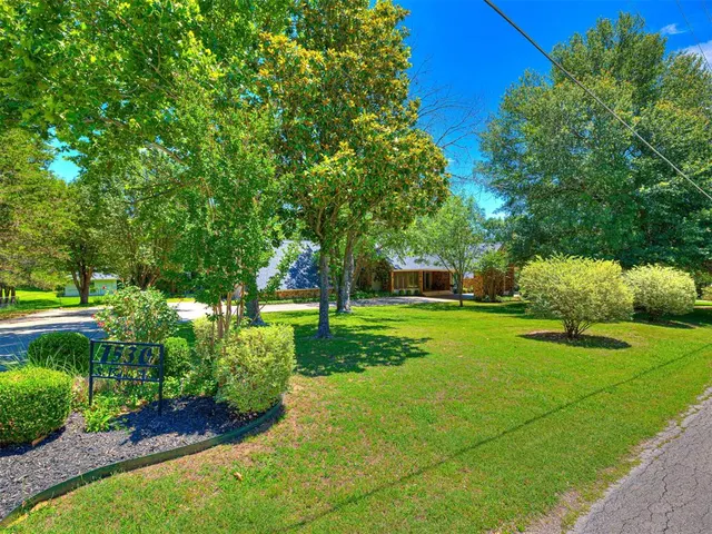 Front exterior — 1530 S Broadway Avenue, Ada, OK 74820